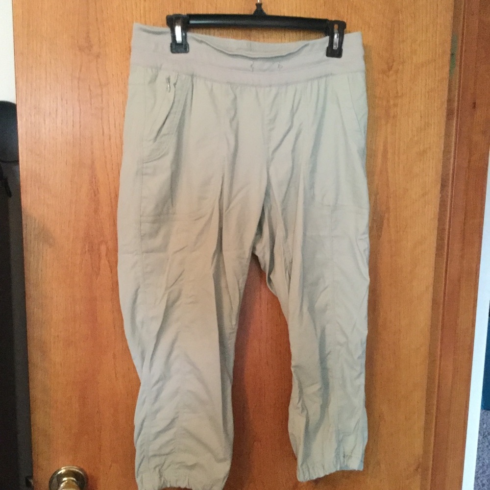 Tan capris